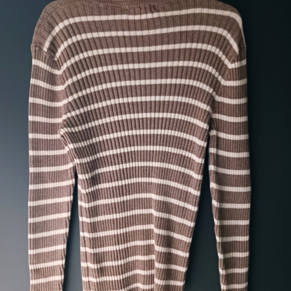 JEANNE PIERRE BROWN AND CREME TURTLE NECK - Picture 3 of 3